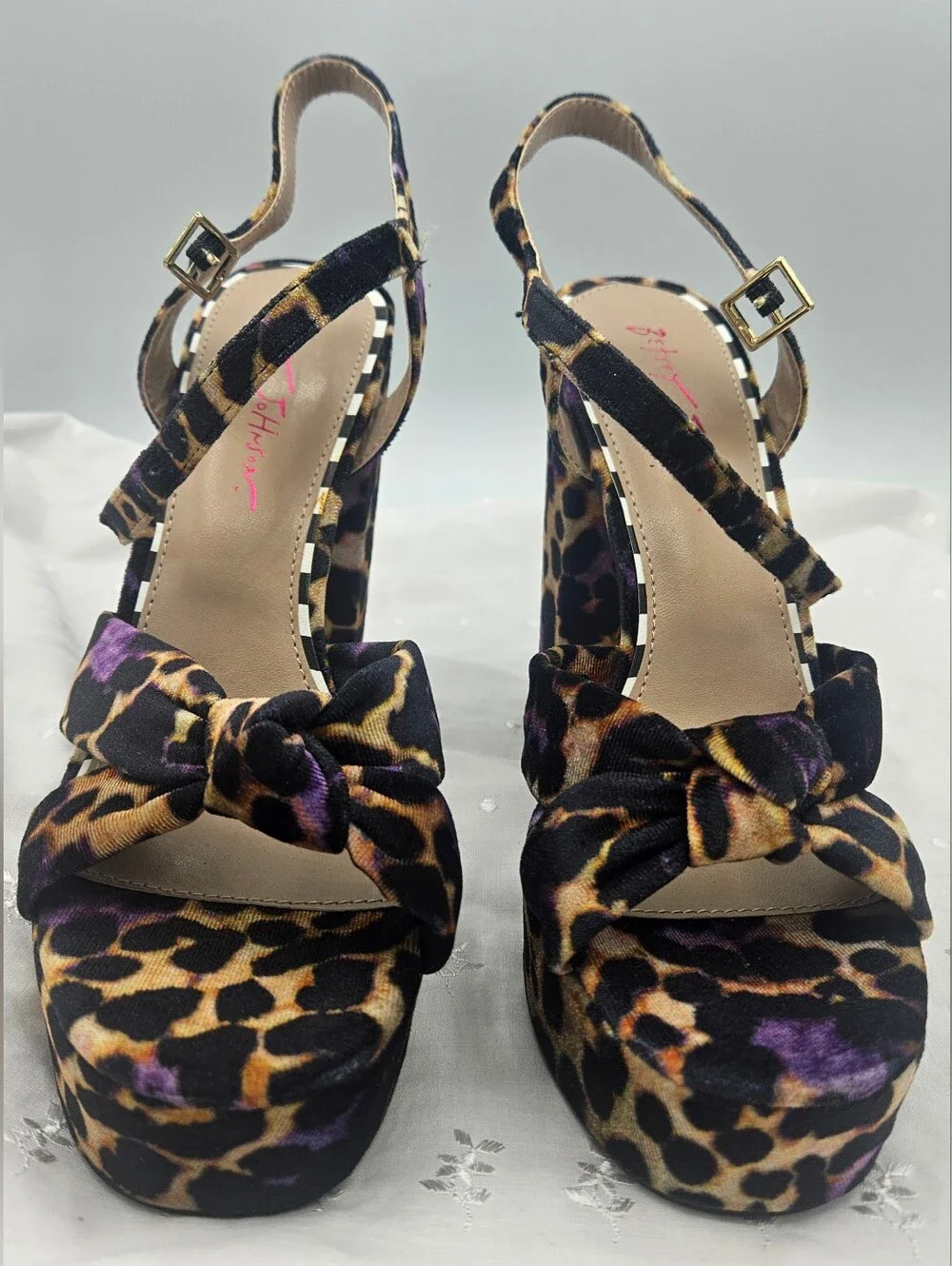 NWoB Betsey Johnson Melanni Purple Cheetah Print Platform Heels 10 Narrow